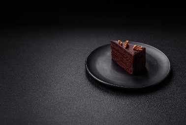 CRNA TORTA OSVAJA NA PRVI ZALOGAJ Za prave ljubitelje čokolade i one izbirljive