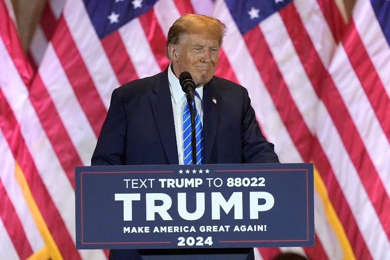 TRAMP UDARIO ŠAKOM O STO, VANREDNO STANJE ZA BALKAN OSTAJE! Odluka koja traje 24 godine