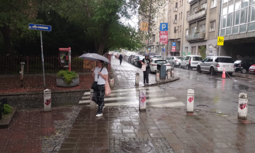 STIŽU PAD TEMPERATURE, PLJUSKOVI I OLUJNI VETAR! Evo kakvo nas vreme očekuje narednih dana