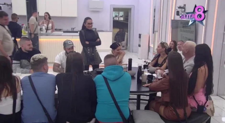 "ODVRATNA SI, DESET OPERACIJA TI NIJE POMOGLO" Aneli na meti užasnih uvreda, Sandra ne štedi reči