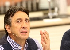 NAJNOVIJE INFORMACIJE O ZDRAVSTVENOM STANJU ŽIKE JAKŠIĆA Iz bolnice stigle vesti: "Ne znamo da li može da izdrži toliki napor i pritisak"