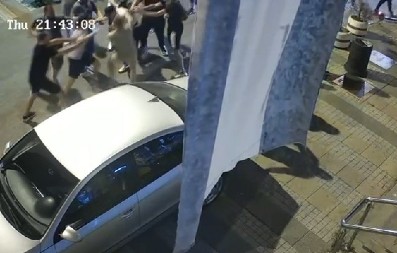 STUDENTI ILI KRIMINALCI!? Masovna ulična tuča novopazarskih blokadera nakon krađe donacija!