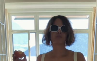 NJIHALA KUKOVIMA, PA OSTALA BEZ GAĆA Glumicu poneo ritam, nije ni slutila da će biti polugola, i to pred kamerom