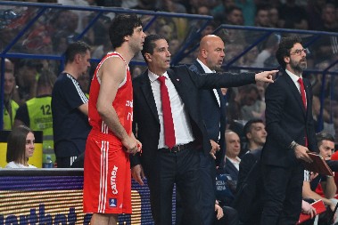 "VELIKI MAESTRO JE ODLOŽIO SVOJE PATIKE I SVOJ RANAC" Sferopulos emotivnom porukom ispratio Teodosića u penziju