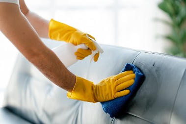 NEVEROVATAN TRIK IZ SALONA Skida i najupornije FLEKE, a imate ga u kupatilu - žene na tiktoku u šoku!