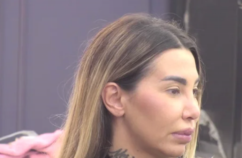 GLEDACI ZABRINUTI ZA ANELI AHMIĆ Sedi i gleda samo u jednu tačku, Luka je potpuno dotukao (FOTO)