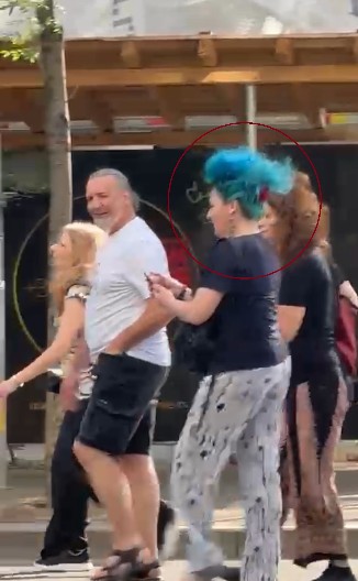 DA LI JE OVO MOGUĆE? Protest se pretvorio u vašar,  ovako li se žali za stradalima u padu nadstrešnice? (FOTO/VIDEO)