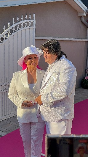 ZORICA I KEMIŠ UVELI PRAVILO NA SVADBI Evo šta su svi gosti morali da urade pre ulaska u dvorište! (VIDEO)