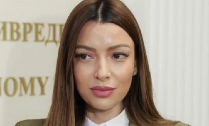 "SRAMNO I NEDOPUSTIVO DIVLJAŠTVO" Ministarka Mesarović oštro osudila organizovano nasilje i blokade širom Srbije i kamenovanje prostorija SNS-a