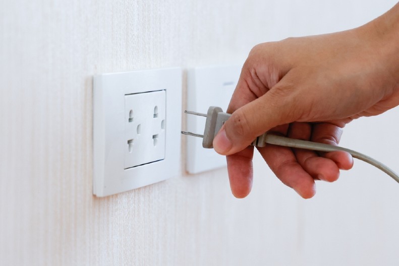 NIKADA NE ISKLJUČUJTE TELEVIZOR IZ ZIDA To vas može jako skupo koštati