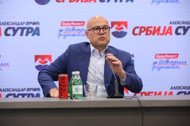 "MISLE DA ĆE VUČIĆ RASPISATI IZBORE AKO BLOKIRAJU 50 RASKRSNICA?! NEĆE!" Vučević: 15-20 hiljada ljudi blokira šest i po miliona stanovnika