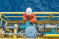 TRAGEDIJA, IMA MRTVIH Prevrnuo se brod za vađenje nafte