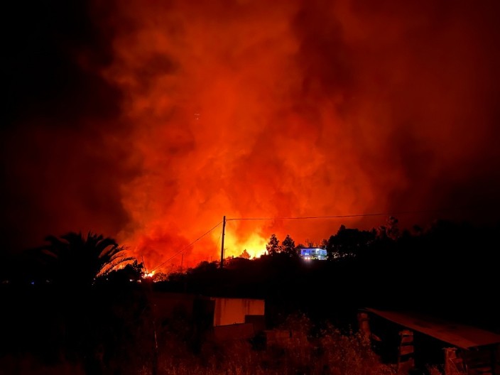 BUKTE ŠUMSKI POŽARI, VLASTI IZDALE UPOZORENJE GRAĐANIMA PUTEM SMS! Vatrena stihija odnela dva života u Španiji