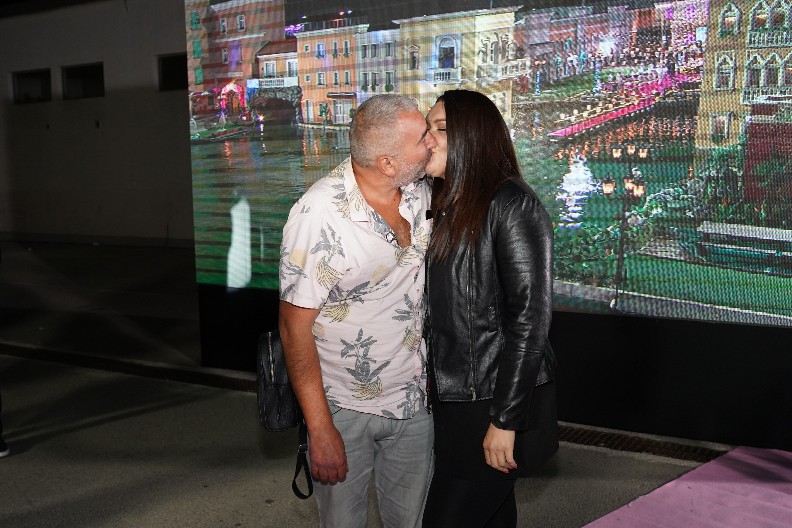 OVO JE ŽENA MIKIJA ĐURIČIĆA Radi kao profesor u dve škole, rodila mu je dvoje dece, a celog života su bili komšije!