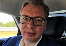 SREĆAN I PONOSAN! Vučić na putu za Čačak (VIDEO)