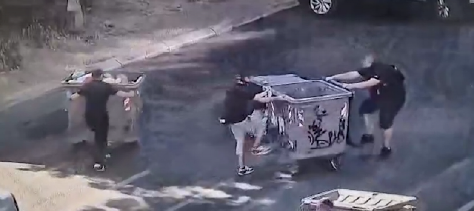 POGLEDAJTE ŠTA JE BLOKADERSKA POLITIKA: Okreneš kontejner, izbaciš smeće i bežiš kao zec - koji je smisao? (VIDEO)