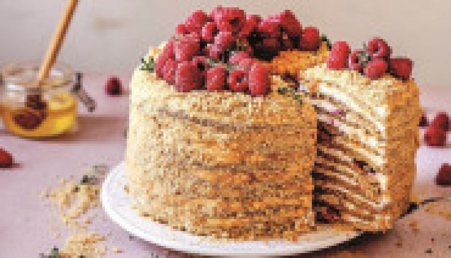 MEDOVIK TORTA ZA PRAVE SLADOKUSCE Po receptu za početnike, uspeće bukvalno svima