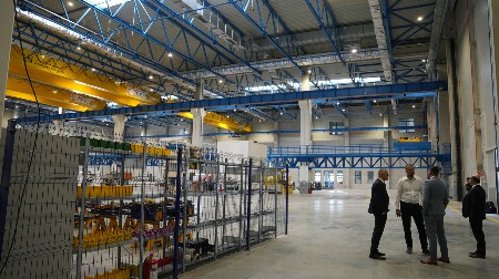 ČAČAK DOBIJA 800 NOVIH RADNIH MESTA Mladi inženjeri na ceni, plata već na startu 160.000 dinara