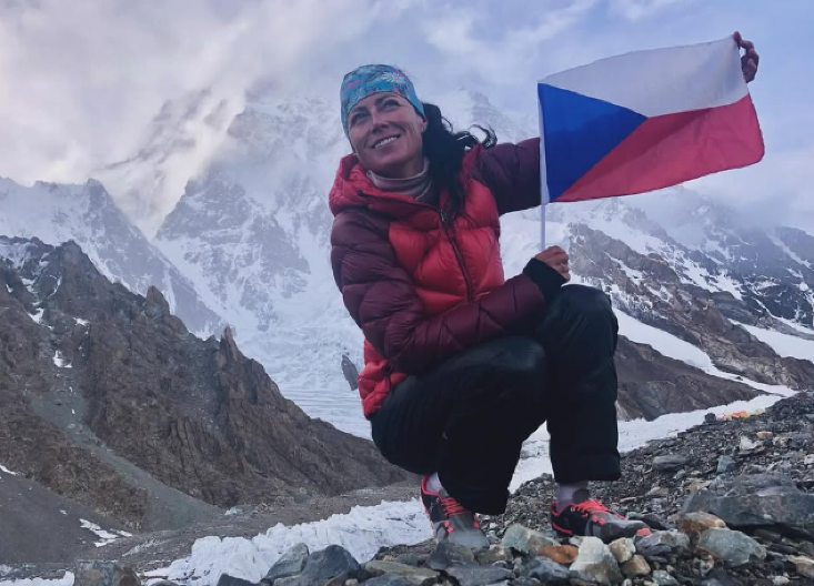 LEPOJ KLARI PLANINA ODUZELA ŽIVOT, DECA OSTALA SIROČAD! Češka heroina poginula u pokušaju da osvoji jedan od vrhova Himalaja (FOTO)
