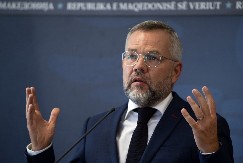 OP, OP! Blokaderi se pobiše i sa Nemcima! Njihovog omiljenog Rota nazvali g***m