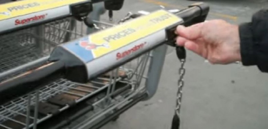 UMESTO ŠTO PRETURATE PO DŽEPOVIMA Evo kako uzeti kolica u prodavnici, a nemate novčić ili žeton kod sebe