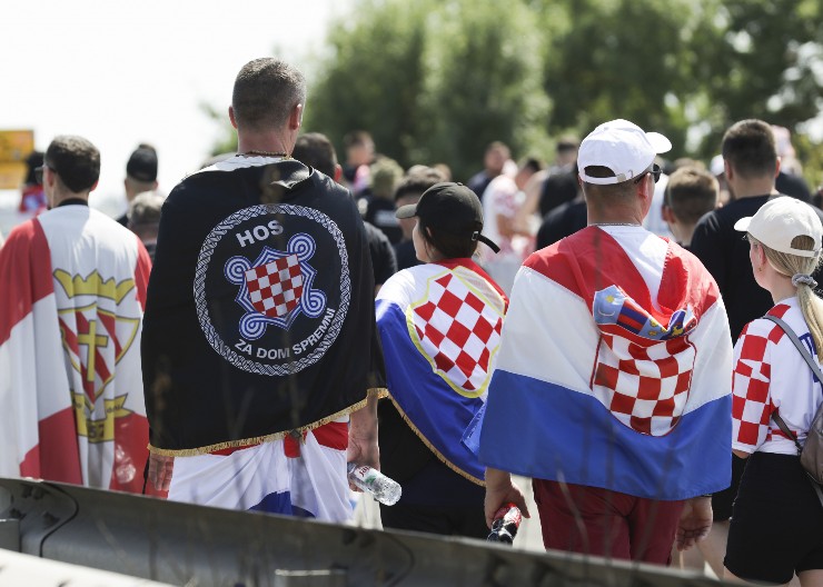 OZBILJAN SKANDAL! Blokaderski Danas se otvoreno svrstao na stranu ustaša! (FOTO)