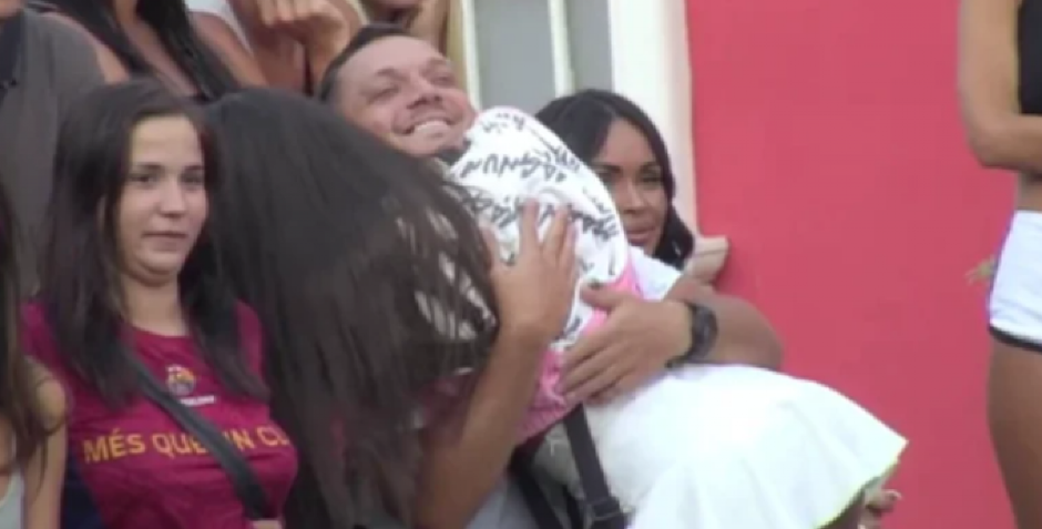 ONA JE SINOĆ NAPUSTILA ELITU OSAM Anđela kad je ovo čula Gastozu odmah skočila u zagrljaj!