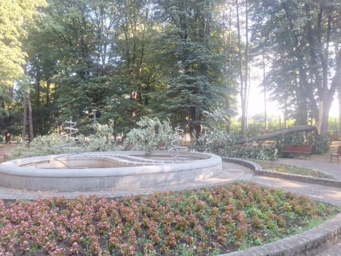 "ČULO SE KAO LOMLJENJE, A ZATIM JAK UDARAC O ZEMLJU" Drama u Čačku (FOTO/VIDEO)