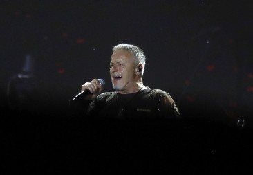 TOMPSON ZAKAZAO NOVO NACIONALISTIČKO DIVLJANJE Prst u oko Srbima: PEVAĆE NA GODIŠNJICU OLUJE