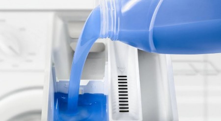 OPRALI STE VEŠ I ODEĆA VAM NE MIRIŠE? 6 grešaka koje pravite kada sipate omekšivač