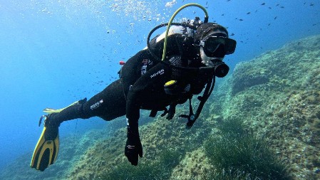 100 DANA JE BIO IZOLOVAN U KAPSULI NA DNU MORA Kada je izašao, lekari su bili šokirani - evo šta mu se desilo sa organizmom