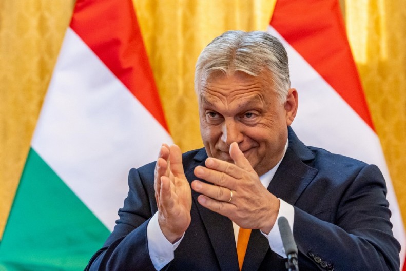 ORBAN OBJAVIO FOTOŠOPIRANU SLIKU FON DER LAJEN Napisao samo tri reči, ovo joj je poručio (FOTO)