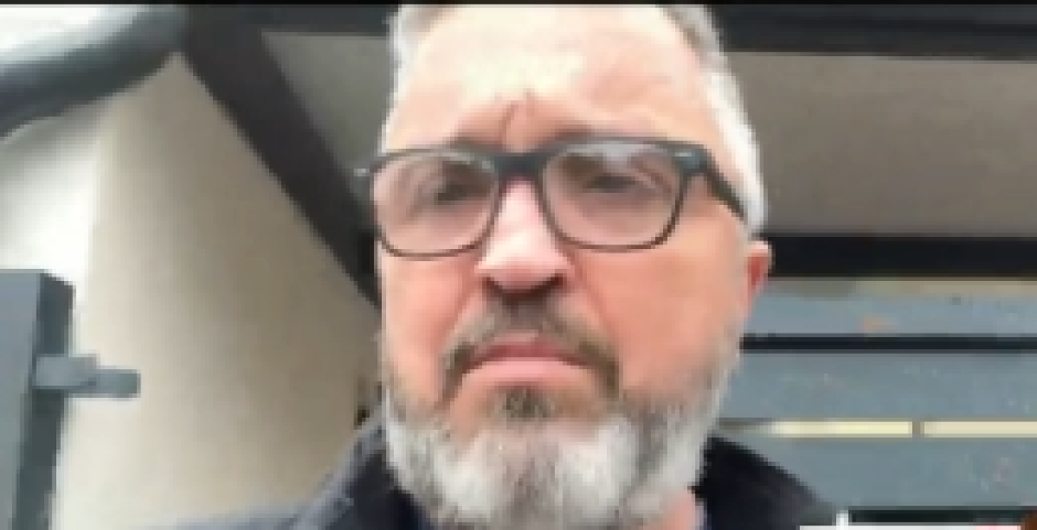 "STRAŠNO JE, ALI NISAM JA ĐILAS SAD DA PLAČEM" Dragan J. Vučićević o jezivom napadu blokadera: Ovde žive moja mala deca