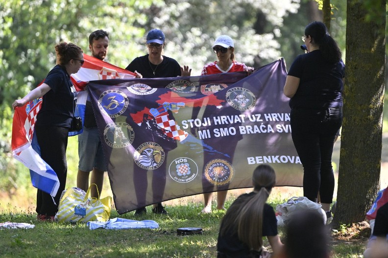 NOVAC CURI IZ HRVATSKE Spoljnotrgovinski deficit za pet meseci prevalio basnosnovnu cifru!