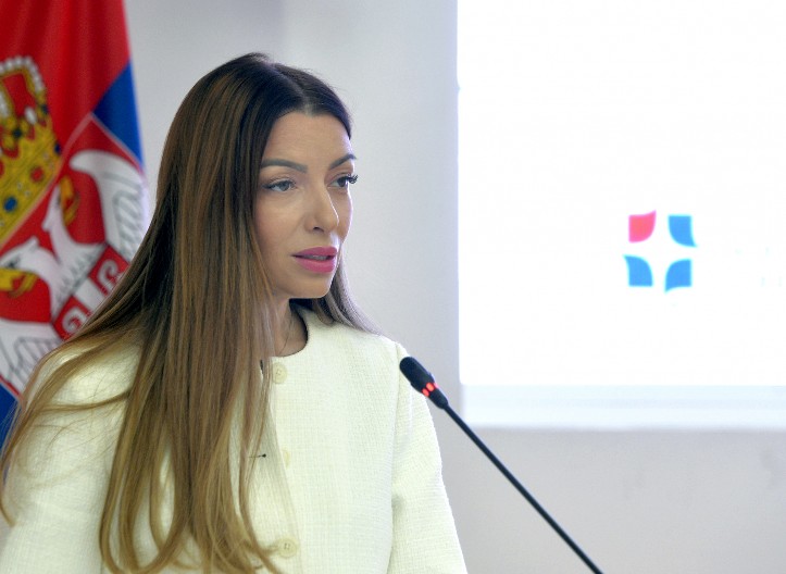 NESRETNA I NEOSTVARENA POLITIČKA PRELETAČICA I ŠAMPIONKA U OTVARANJU LAŽNIH AFERA Mesarović o kompleksima Marinike Tepić zbog uspeha i rezultata Miloša Vučevića