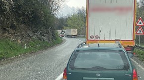 SRPSKOM KAMIONDŽIJI TOKOM VOŽNJE OTKAZALO SRCE! Dok je umirao stao u zaustavnoj traci, kolege iz Šibenika mu odale počast