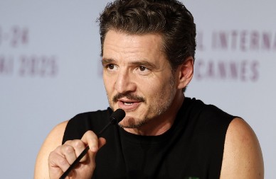 PEDRO PASKAL ODGOVORIO KRITIČARIMA Poručili su mu da je "prestar" za ulogu u novom filmskom hitu - evo šta im je rekao
