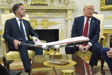 NOVA TRAMPOVA PRETNJA RUSIJI, TU JE I ŠEF NATO PAKTA Ceo svet gleda u Belu kuću