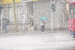 PLJUSKOVI SA GRMLJAVINOM I MOGUĆI GRAD: Meteorolozi upozoravaju Zaječar i Pirot!