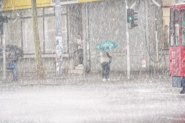 PLJUSKOVI SA GRMLJAVINOM I MOGUĆI GRAD: Meteorolozi upozoravaju Zaječar i Pirot!