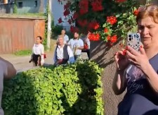 VIRALNI SNIMAK SA SVADBE IZ SMEDEREVA RASPLAKAO SRBIJU Napravili scenu za pamćenje kao iz ''Zone Zamfirove!'' (VIDEO)