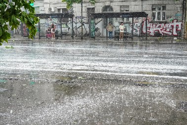 PLJUSKOVI, GRMLJAVINA, GRAD Zna se tačno vreme kada stiže haos u Srbiju!
