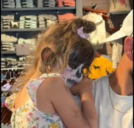 DEVOJČICA (2) NASMEJALA 12 MILIONA LJUDI! Zaspala i probudila se u Diznilendu, njena reakcija je hit!