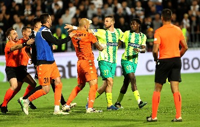 DRAMA U HUMSKOJ Otkriveno zašto je nastao haos posle utakmice, jedan sraman potez naljutio crno-bele