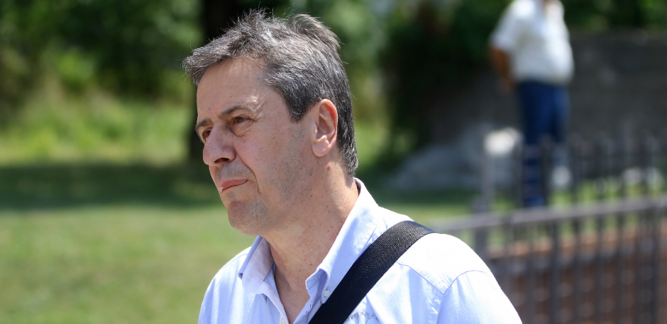 DRASTIČNO SMRŠAO I OSEDEO Ovako Enes Begović izgleda nakon porodične tragedije, pevač neprepoznatljiv (FOTO)