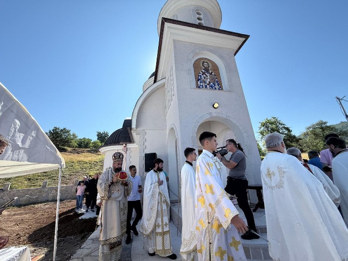 OSVEŠTAN HRAM SVETOG SAVE U CRNOJ GORI Mitropolit Metodije odlikovao predsednika Vučića (FOTO)