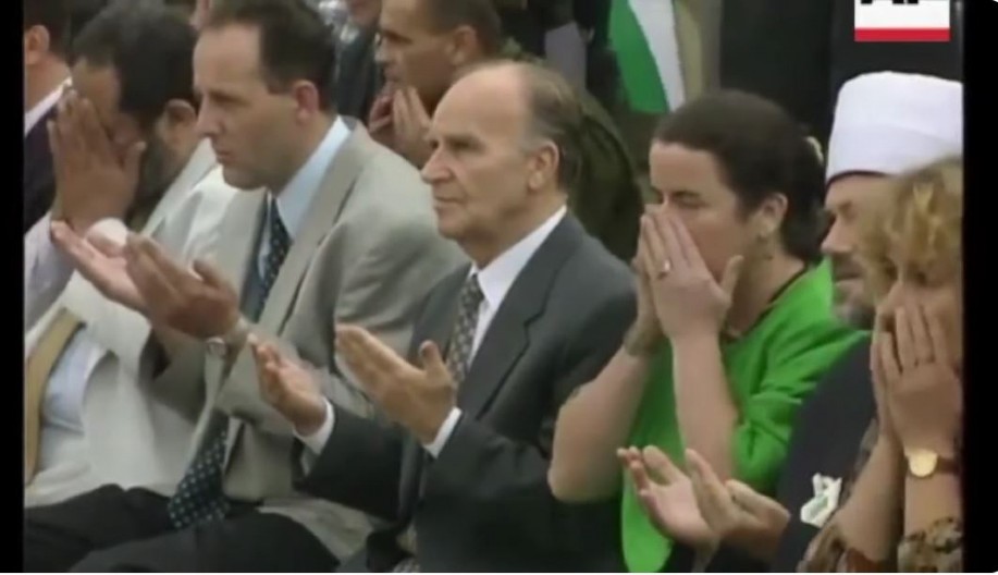 IZETBEGOVIĆ JE IZAZVAO RAT 1992. GODINE I DOVEO DO KRVOPROLIĆA: Srbi i Hrvati potpisali KUTILJEROV PLAN, Alija ga potpisao, pa odbacio!