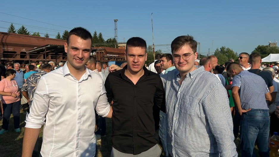 "OVO JE PRAVA SRBIJA" Studenti koji žele da uče proslavili novi auto-put u Požegi (VIDEO)