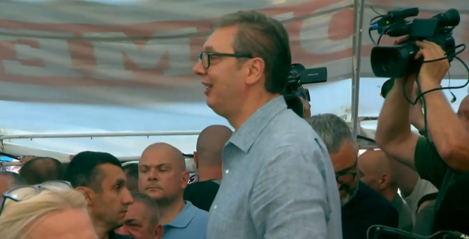 VUČIĆ IZ POŽEGE PORUČIO: "Moramo pružiti ruku i blokaderima, ali prava borba je za Kosovo!"