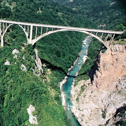 TELA MLADIĆA UOČILI PROLAZNICI KAKO PLUTAJU REKOM Detalji tragedije na reci Tari
